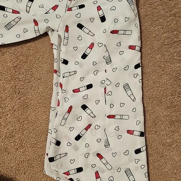 New York & Company White Lipstick Print Blouse - Picture 4 of 5